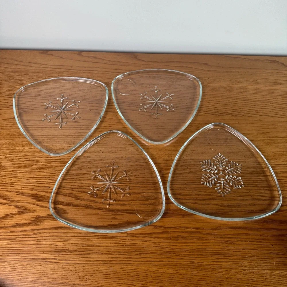 Set of 4 Glass Snowflake Dessert‎ Appetizer Plates Triangle Shaped Clear Vintage